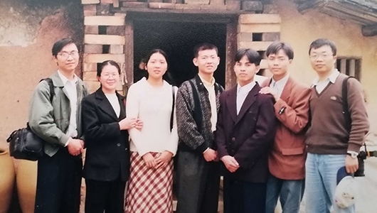 合作见证二十年友情 郑雄彭、周德健、张明贵成立德化瓷艺馆 - 憨鼠网