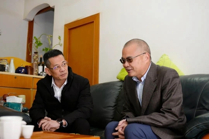 县委书记走访人才、客商 - 憨鼠网