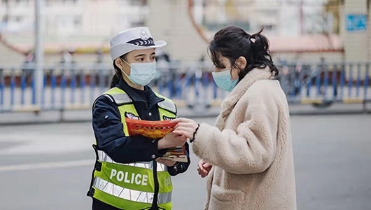 德化交警走进街区开展交通安全宣传活动 - 憨鼠网