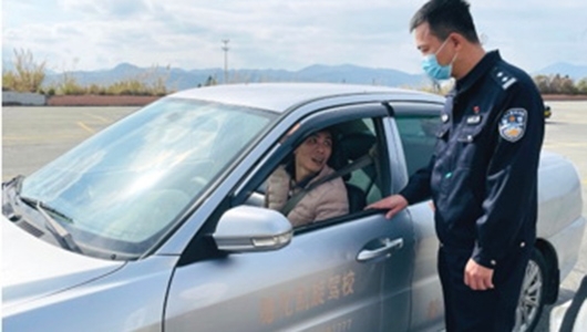德化交警进驾校 筑牢源头安全线 - 憨鼠网