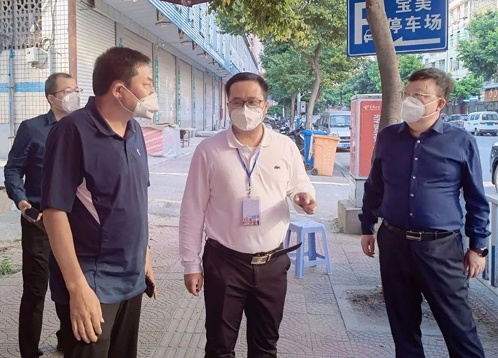 县长检查督导社区疫情防控工作 - 憨鼠网