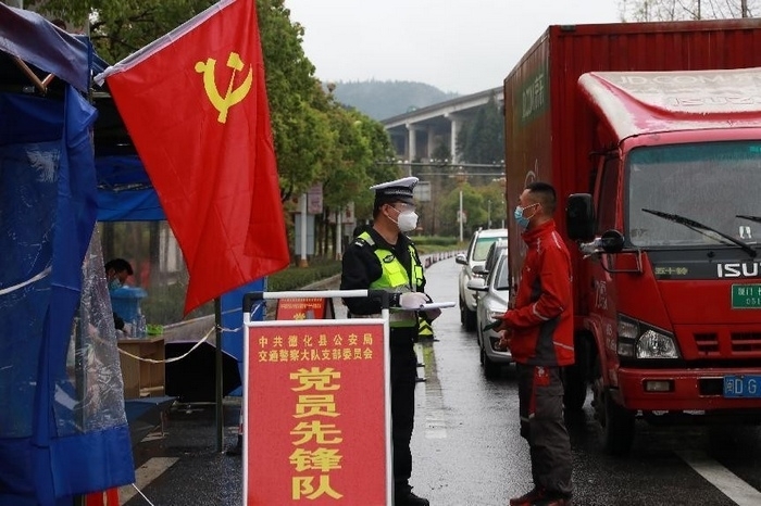 抗疫一线党旗红 德化公安交警的坚守与担当 - 憨鼠网