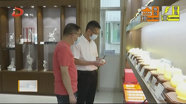 县委书记走访慰问全国劳模和全国五一劳动奖章获得者 - 憨鼠网