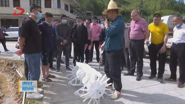 水稻机械精良穴直播 省时省力惠农户 - 憨鼠网