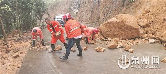 抢通阻断公路 - 憨鼠网