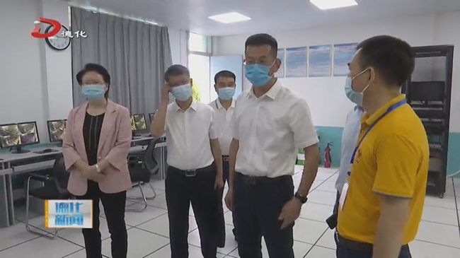 县委书记黄文捷、县长方俊钦检查高考考场准备工作 - 憨鼠网