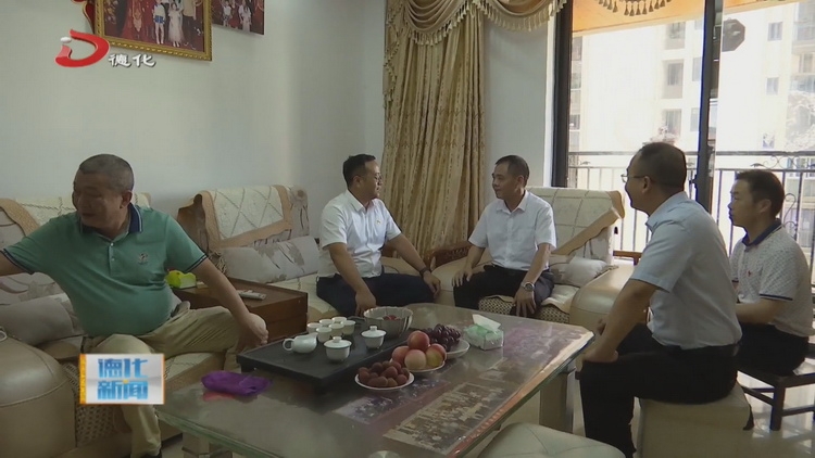 县长看望慰问部分困难党员和老党员 - 憨鼠网
