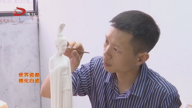 陈辉奕：独立设计仕女题材 打造个人专属标签 - 憨鼠网