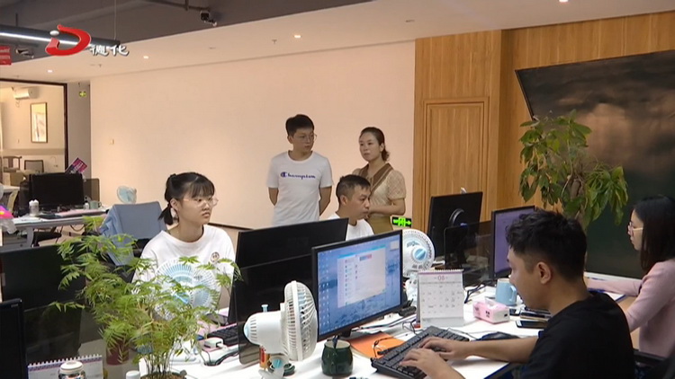 县十佳电商人才郑美琼：建功新时代 电商追梦人 - 憨鼠网