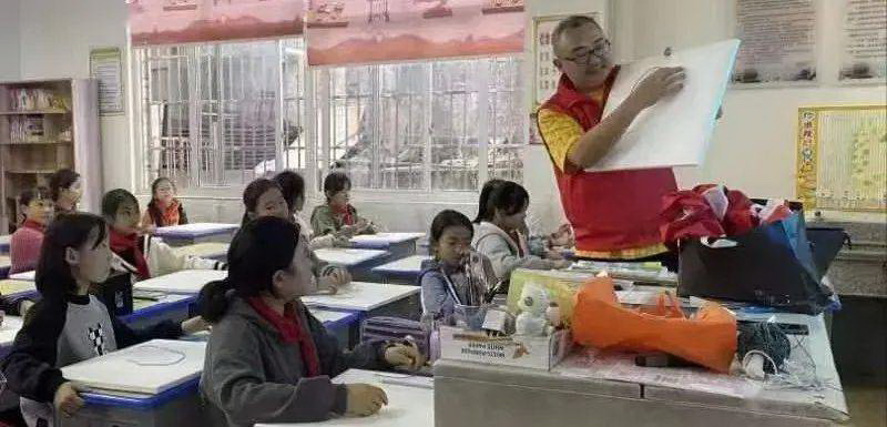 关爱乡村儿童 点亮多彩童年 - 憨鼠网