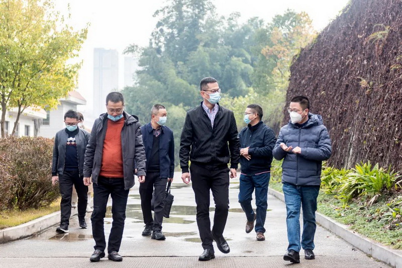 县委书记春节看望慰问在岗在位一线员工 - 憨鼠网