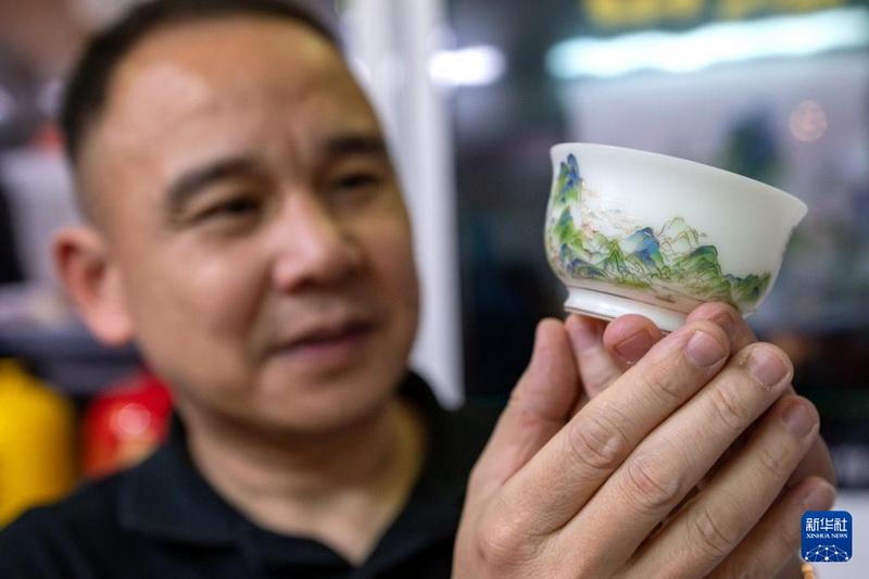 中国德化陶瓷亮相马来西亚 - 憨鼠网