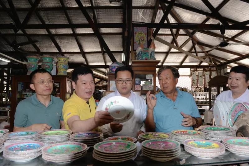 县长在新加坡走访调研龙窑保护情况 - 憨鼠网