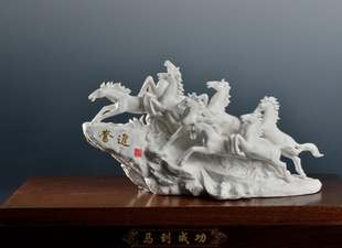 跃马“瓷”程:苏燕菁作品展开幕 传承中国瓷艺术 - 憨鼠网
