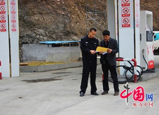 美湖派出所四举措强化散装汽油购销安全监管工作 - 憨鼠网