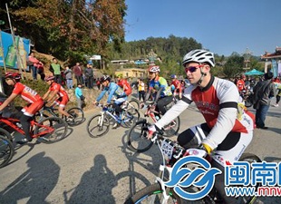 130多名国内外大学生骑行德化比赛 哈佛大学的也来了 - 憨鼠网