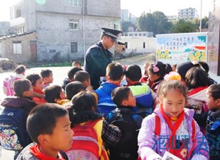德化派出所组织入校园开展交通安全宣传 - 憨鼠网