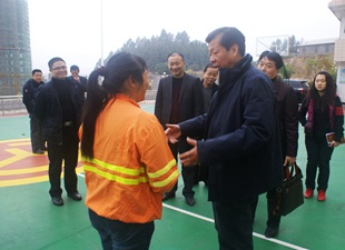 陈荣洲副市长莅临德化公路分局慰问劳模郑珠桂 - 憨鼠网