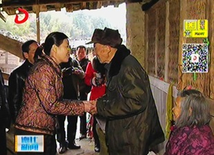 德化县领导温文英到汤头乡开展慰问活动[视] - 憨鼠网