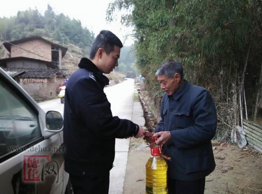 大铭派出所组织对辖区留守老人进行节前慰问 - 憨鼠网
