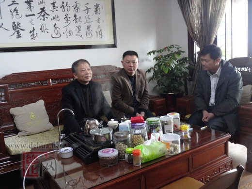 浔中镇开展退休老干部节前慰问活动 - 憨鼠网