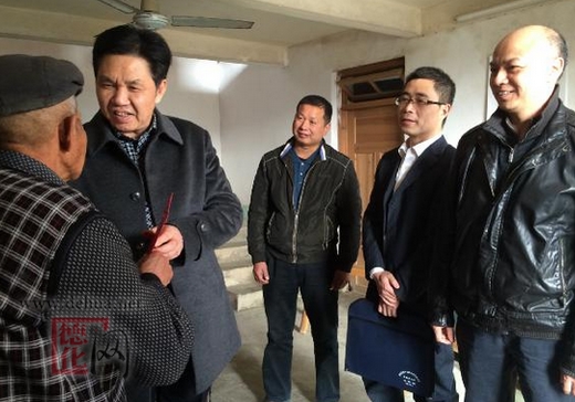 县人大主任涂健圻、副主任徐明侃到三班镇开展节前慰问活动 - 憨鼠网