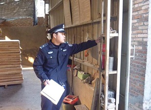 杨梅派出所全面开展年末消防安全大检查 - 憨鼠网