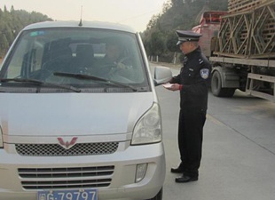 葛坑所持续开展“春运”道路交通安全宣传活动 - 憨鼠网