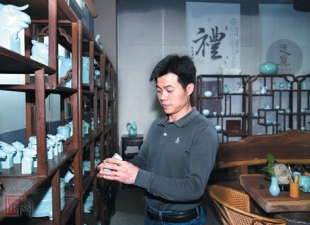 陈德青：淘尽黄沙始得金 - 憨鼠网