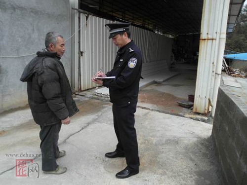 龙门滩派出所对辖区企业进行安全检查 - 憨鼠网