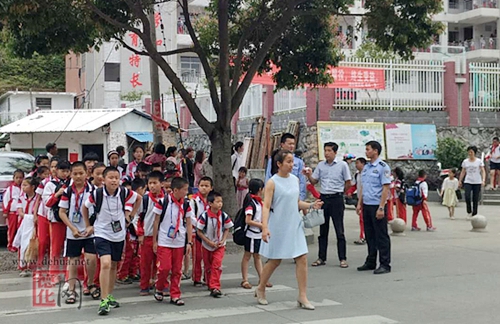 浔中派出所走访学校商议交通安全问题 - 憨鼠网