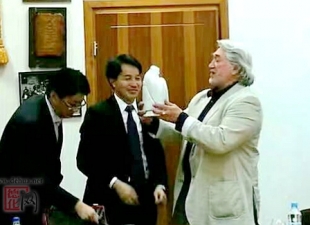 德化陶瓷作品被礼赠外国友人 - 憨鼠网