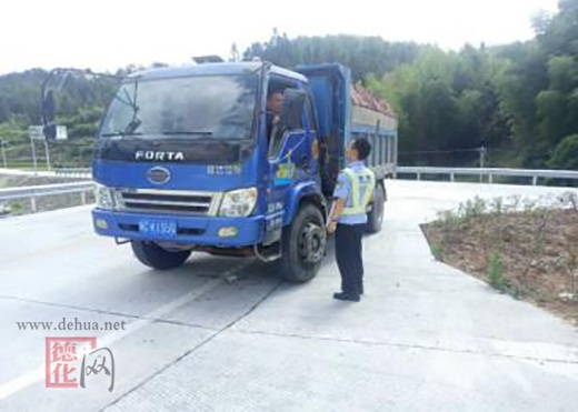 杨梅派出所持续开展“逢六逢九”交通执法行动 - 憨鼠网