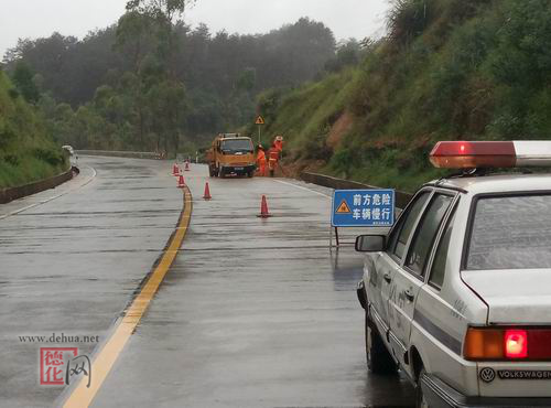 雷峰派出所强化暴雨天气交通安全隐患排查工作 - 憨鼠网