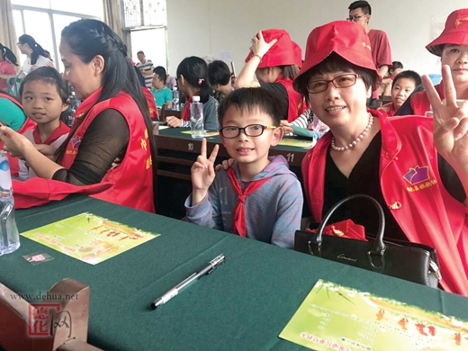 德化县旗袍协会巾帼志愿服务队：全情投入 热情服务 - 憨鼠网