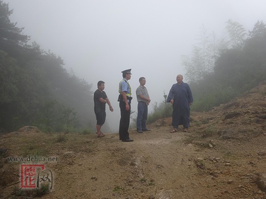 大铭派出所圆满完成九仙山灵鹫岩寺宗教活动安保工作 - 憨鼠网