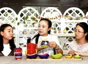 转型中国——周冬菊：铿锵玫瑰闯外贸 - 憨鼠网