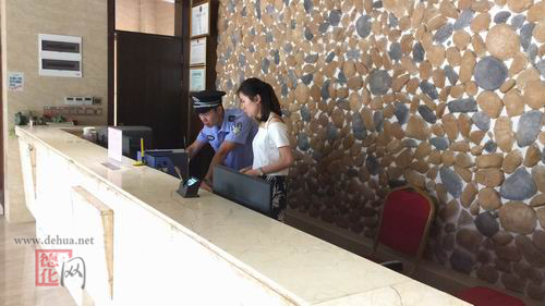 雷峰派出所开展旅馆业检查 - 憨鼠网
