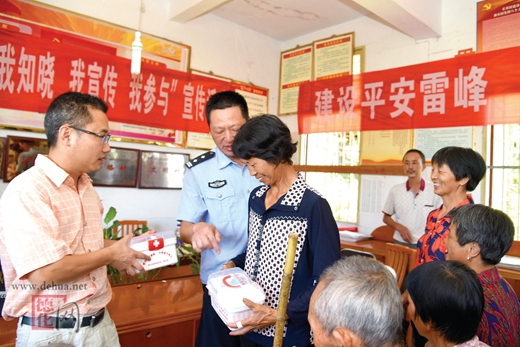 雷峰镇：下乡送医送药暖民心 - 憨鼠网