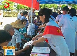 大学生义诊进社区 助力世界人口日宣传[视] - 憨鼠网