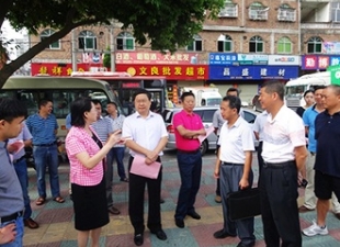 县人大常委会视察小组到第二实小分校指导工作 - 憨鼠网