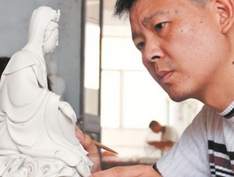 以匠人之心 让瓷塑“说话” - 憨鼠网