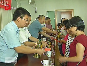 食用油捐赠项目 关爱贫困残疾人家庭[视] - 憨鼠网