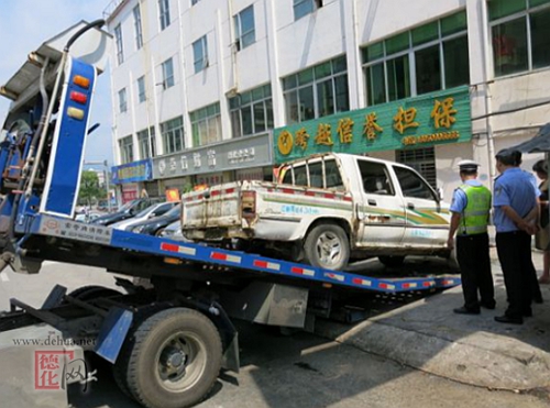 交警大队清理整治城区“僵尸车”，还路于民 - 憨鼠网
