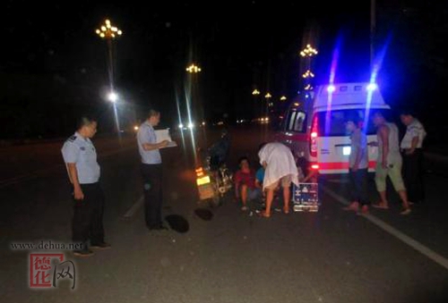 民警凭一件蓝色雨衣抓获交通肇事者 - 憨鼠网