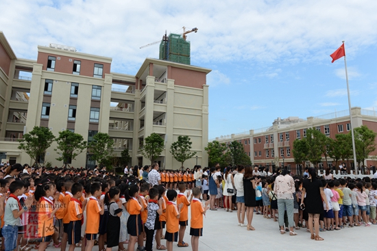 阳光小学新校园迎来首个开学典礼 - 憨鼠网