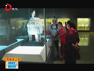 德化白瓷艺术展：参观者如潮 提升德化陶瓷知名度[视] - 憨鼠网