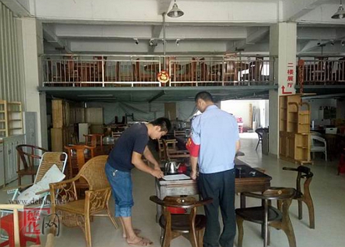 三班派出所积极开展入户综治平安宣传 - 憨鼠网