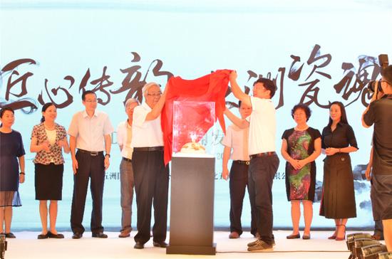 德化瓷雕琢鹭岛韵 五洲匠心打造国家高端宴会瓷 - 憨鼠网