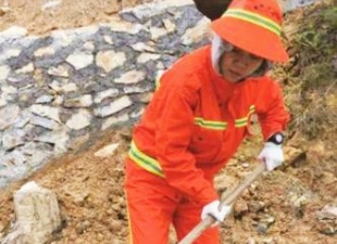 探访泉州大学生养路工:最苦但最有希望 - 憨鼠网